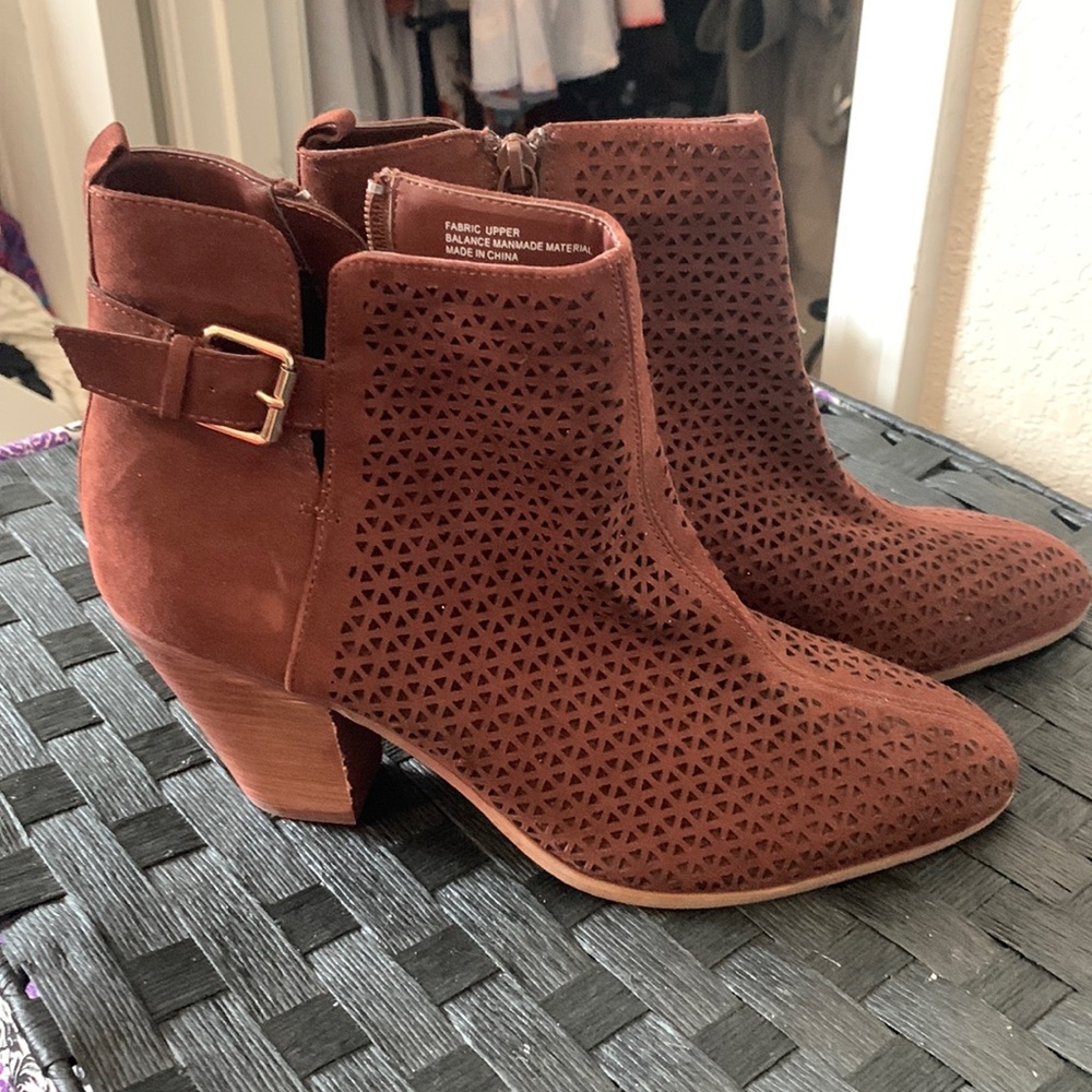 Violet & Red brown rust faux suede ankle booties size 10. New w/o tags